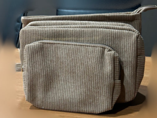 Pretty In a Pouch