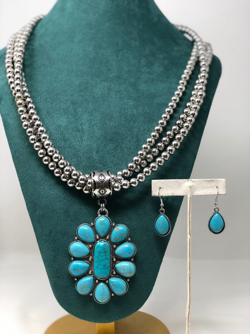 Oval Turquoise Pendent Necklace